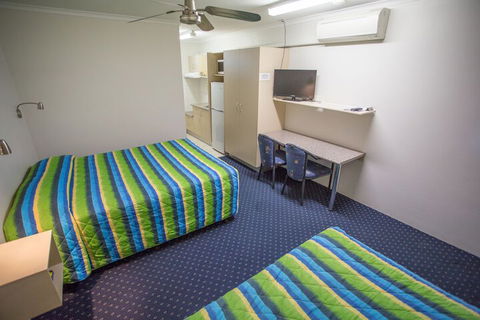 Fourth Avenue Motor Inn - Accommodation Newcastle 5