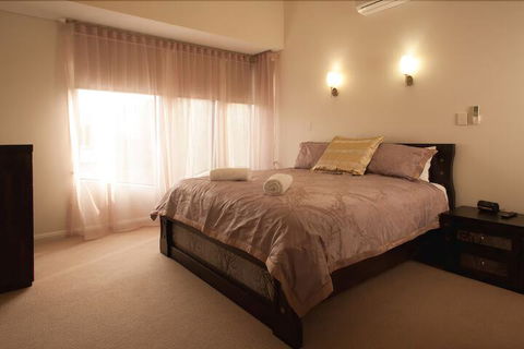 Albany Waves - Accommodation Newcastle 6
