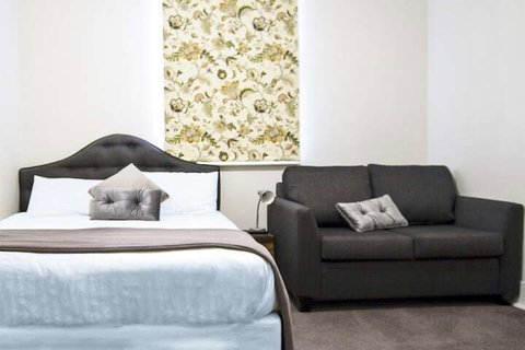 Town Square Motel - Accommodation Newcastle 4