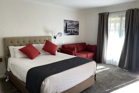 Town Square Motel - Accommodation Newcastle 7