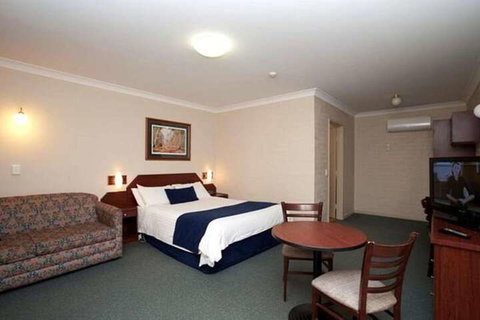 Town Square Motel - Accommodation Newcastle 3