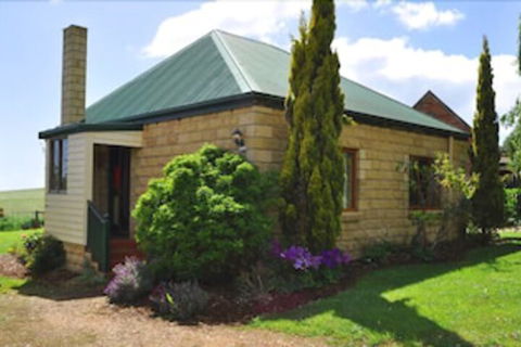 Killynaught Spa Cottages - Accommodation Newcastle 0