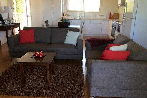 Tinaroo Sunset Retreat - Accommodation Newcastle 5