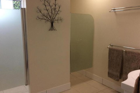 Tinaroo Sunset Retreat - Accommodation Newcastle 6