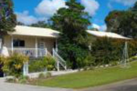 Tinaroo Sunset Retreat - Accommodation Newcastle 0