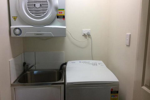 Tinaroo Sunset Retreat - Accommodation Newcastle 2