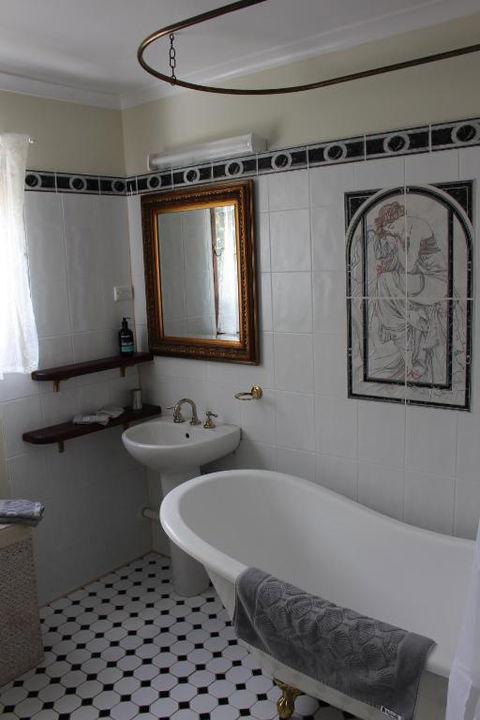 Dancing Waters Cottage - Accommodation Newcastle 2