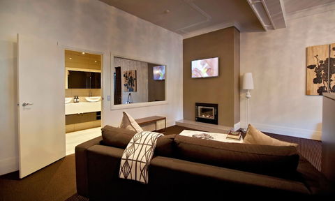 Lorne Hotel - Accommodation Newcastle 1