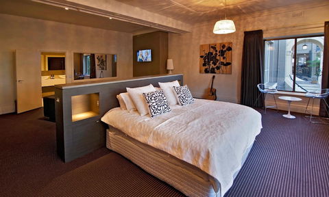 Lorne Hotel - Accommodation Newcastle 0