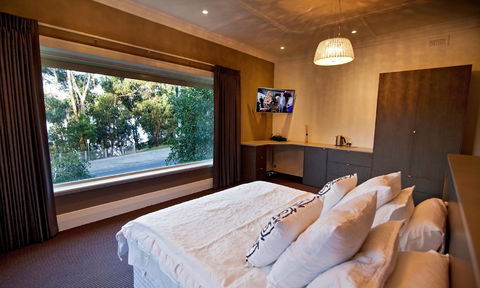 Lorne Hotel - Accommodation Newcastle 3
