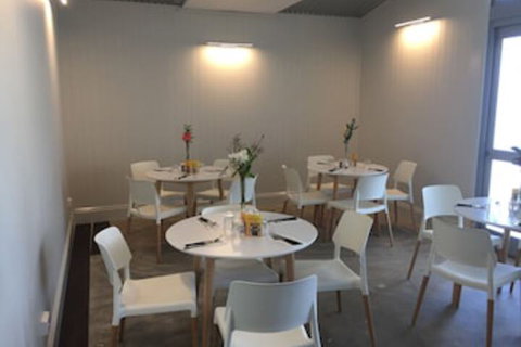 Banana Hotel Motel - Accommodation Newcastle 0