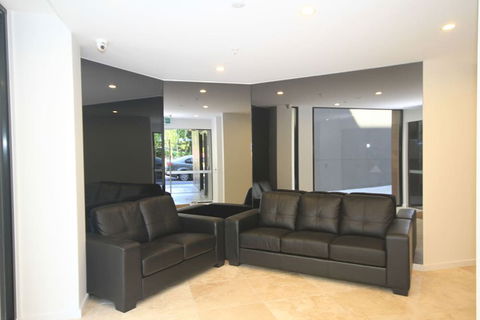 RNR Serviced Apartments North Melbourne - Accommodation Newcastle 2