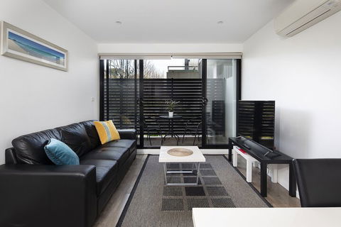 RNR Serviced Apartments North Melbourne - Accommodation Newcastle 3