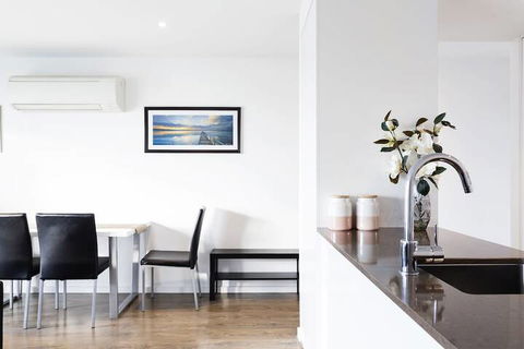 RNR Serviced Apartments North Melbourne - Accommodation Newcastle 4