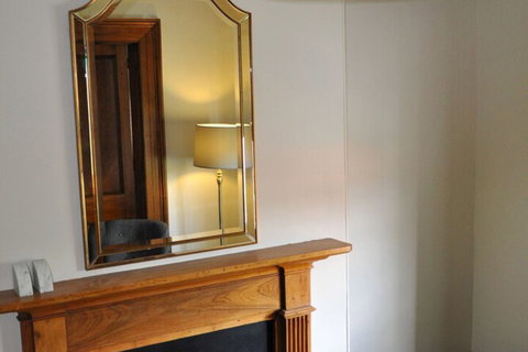 Cowgill House - Accommodation Newcastle 1