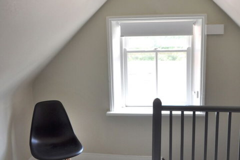 Cowgill House - Accommodation Newcastle 0