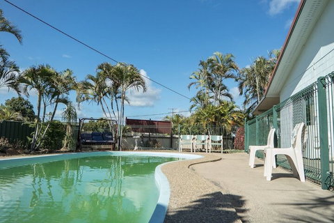 Bluff Palms Motel - Accommodation Newcastle 2