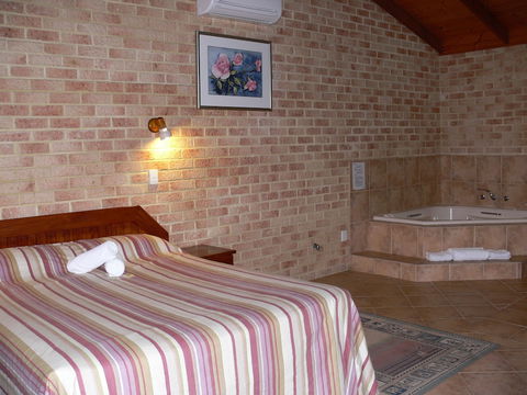 Spring Bay Villas - Accommodation Newcastle 1