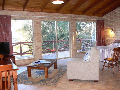 Spring Bay Villas - Accommodation Newcastle 4