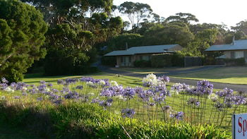 Spring Bay Villas - Accommodation Newcastle 6