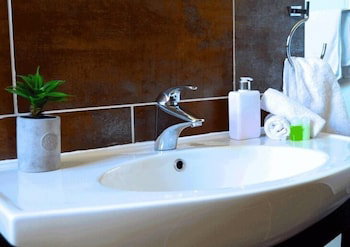 Little River Bed & Breakfast - Accommodation Newcastle 5