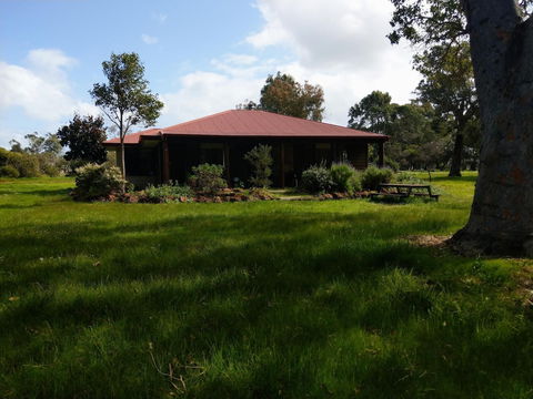Dunsborough Rail Carriages & Farm Cottages - Accommodation Newcastle 0