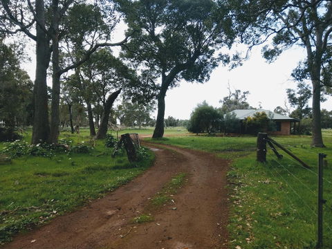 Dunsborough Rail Carriages & Farm Cottages - Accommodation Newcastle 5