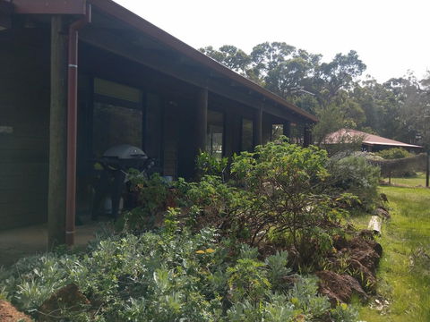 Dunsborough Rail Carriages & Farm Cottages - Accommodation Newcastle 4