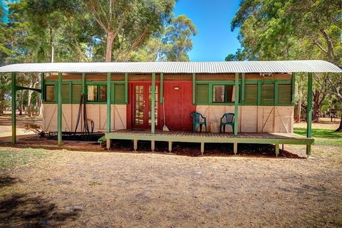 Dunsborough Rail Carriages & Farm Cottages - Accommodation Newcastle 6