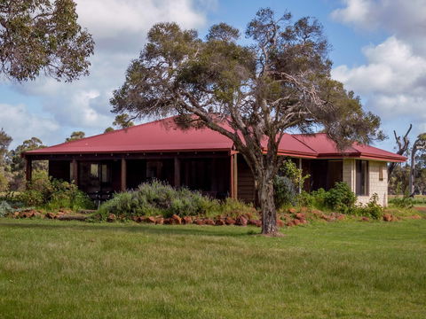 Dunsborough Rail Carriages & Farm Cottages - Accommodation Newcastle 2