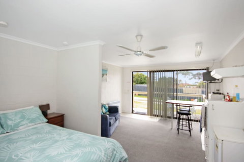 Carmens Inn - Accommodation Newcastle 2