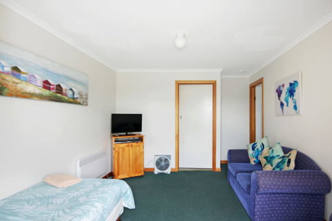 Carmens Inn - Accommodation Newcastle 6