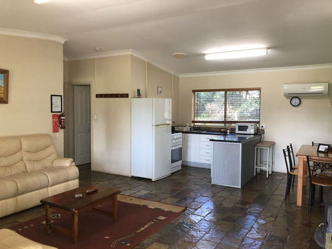 Country Cottages Of Bridgetown - Accommodation Newcastle 3