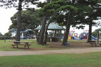 Waterfront At Waves - Accommodation Newcastle 2