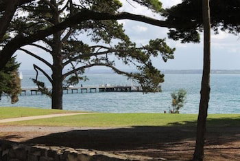 Waterfront At Waves - Accommodation Newcastle 1