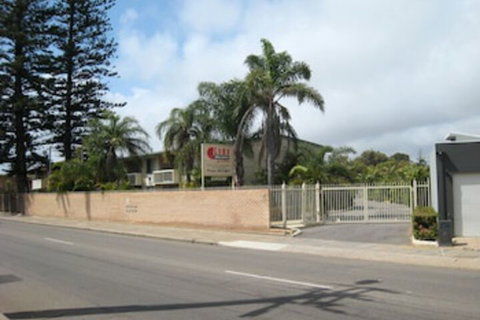 Como Apartments - Geraldton - Accommodation Newcastle 0