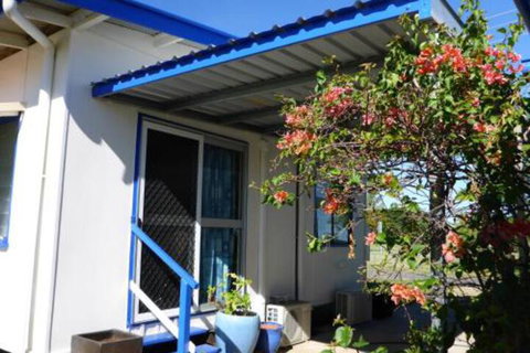 Kitches Cabin - Accommodation Newcastle 0