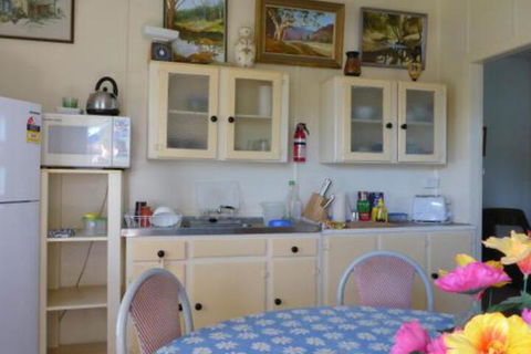 Kitches Cabin - Accommodation Newcastle 2