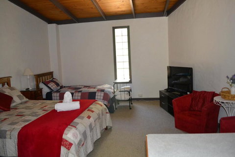 Colonial Motel - Accommodation Newcastle 1