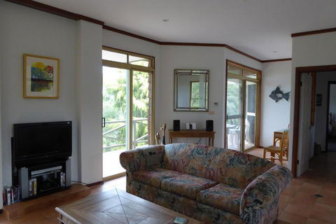 Sea Banksia - Accommodation Newcastle 2
