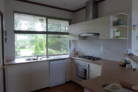 Sea Banksia - Accommodation Newcastle 5