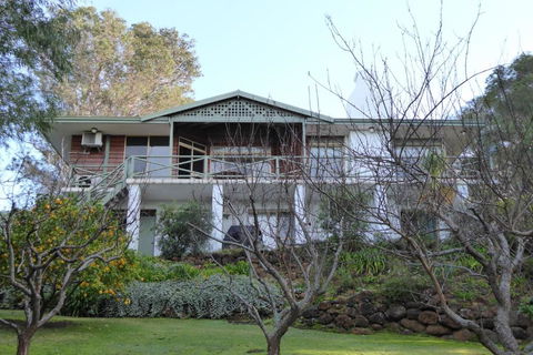 Sea Banksia - Accommodation Newcastle 1