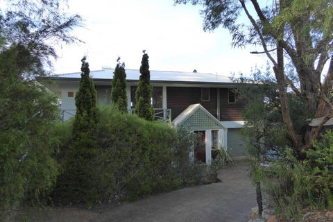 Sea Banksia - Accommodation Newcastle 4