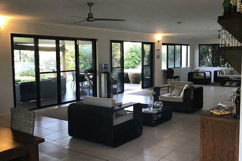 Crystalbrook Lodge - Accommodation Newcastle 2