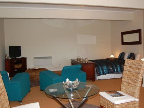 Ocean Beach House - Accommodation Newcastle 2