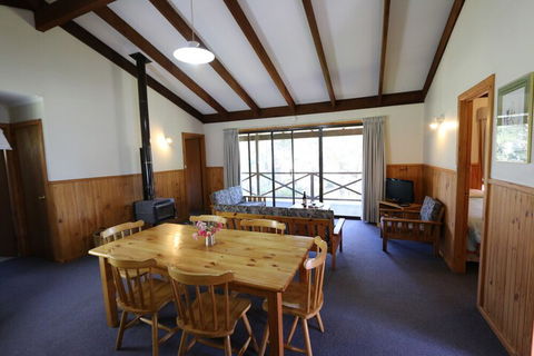 Che Sara Sara Chalets - Accommodation Newcastle 4