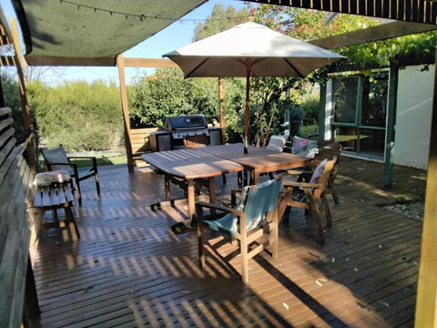 Friends In Harcourt North - Accommodation Newcastle 2