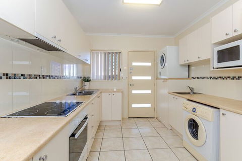 Como Apartments Gladstone - Accommodation Newcastle 4