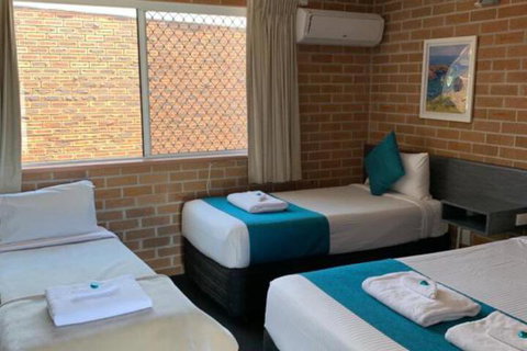 The Oaks Hotel Motel - Accommodation Newcastle 6