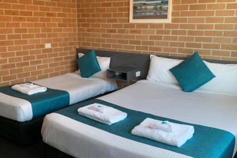 The Oaks Hotel Motel - Accommodation Newcastle 2
